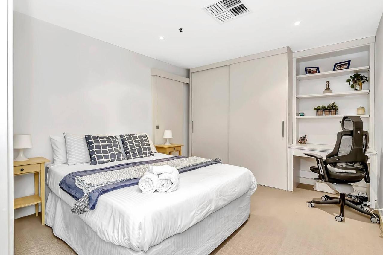 Waterfront Resort-Style Living At Glenelg Beach Adelaide Esterno foto